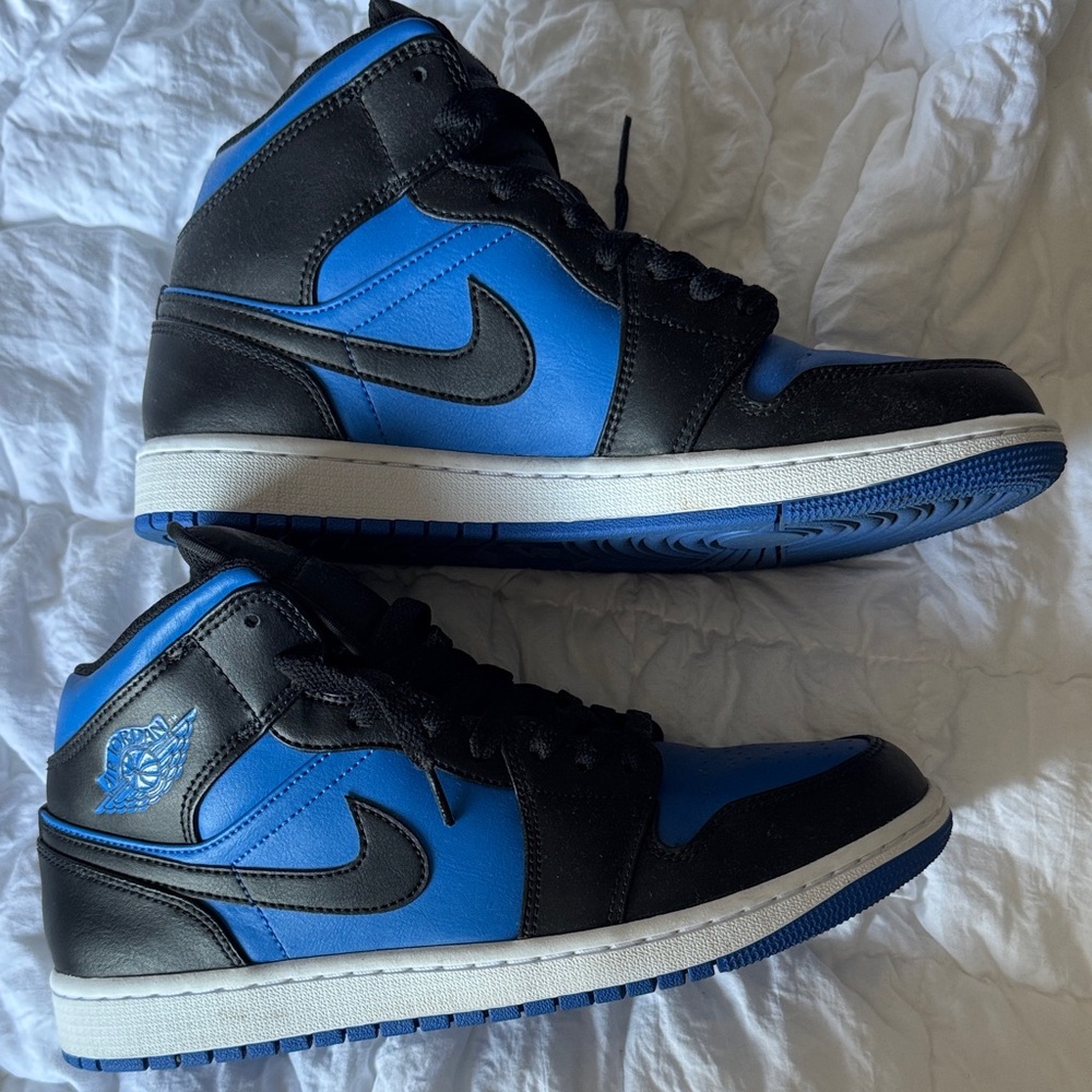 Like NEW! Men's Air Jordan 1 Black and Blue High-Top